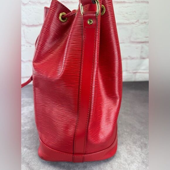 Louis Vuitton Epi Noe Vintage Large GM Bucket Bag - Picture 4 of 16